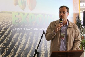 O secretário Cláudio Fioreze participou do anúncio dos novos serviços desenvolvidos com o uso da internet - Foto: Alina Souza/Palácio Piratini